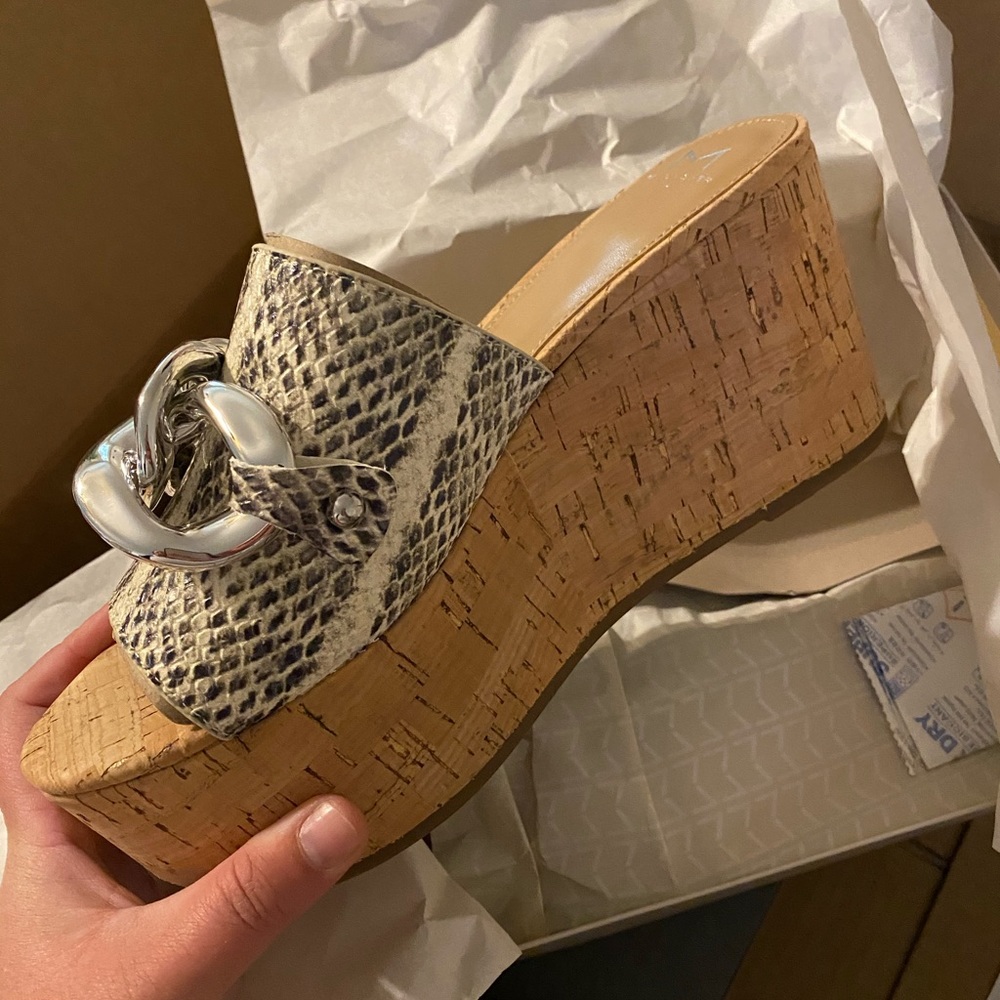 MARC FISHER LTD Vaneda Platform Slide Sandal - Picture 11 of 12